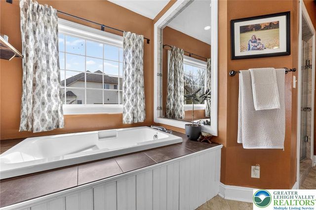 210 Sonny Drive, Bushkill Twp, PA 18091