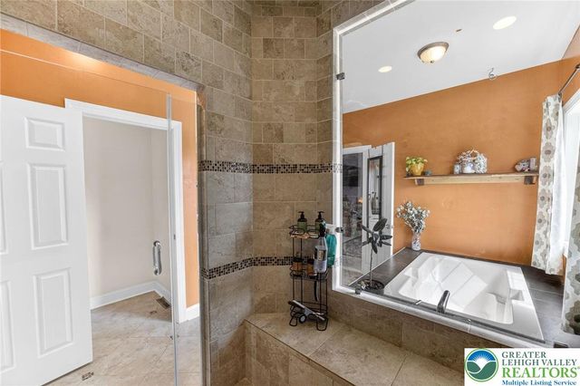 210 Sonny Drive, Bushkill Twp, PA 18091