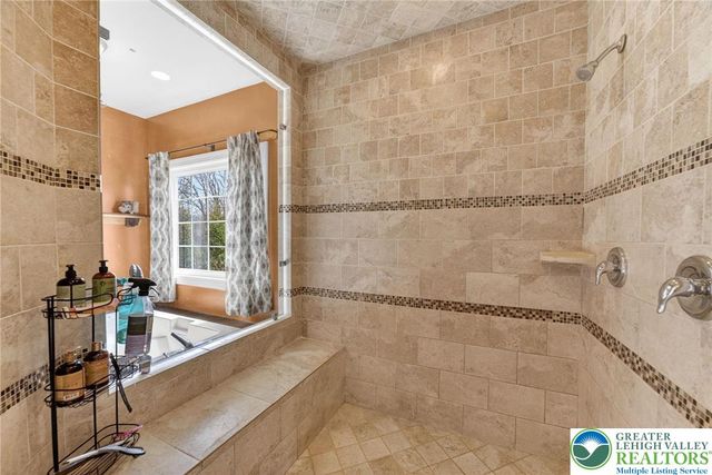210 Sonny Drive, Bushkill Twp, PA 18091