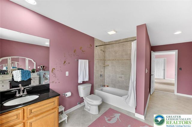 210 Sonny Drive, Bushkill Twp, PA 18091