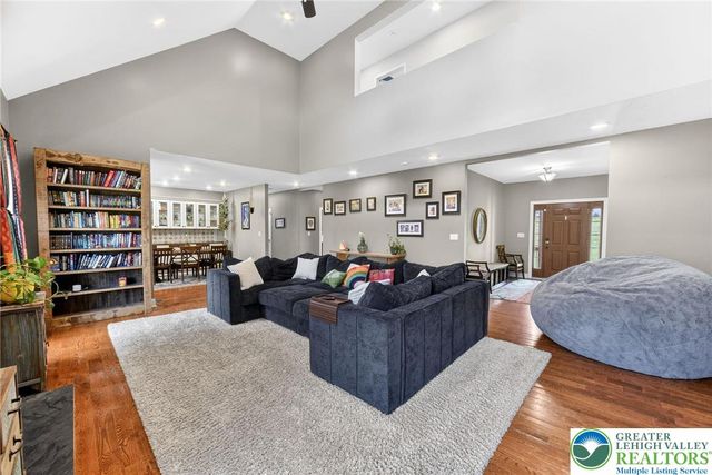 210 Sonny Drive, Bushkill Twp, PA 18091