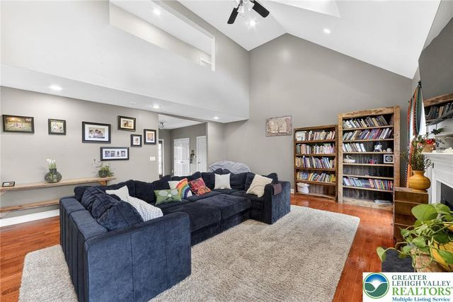 210 Sonny Drive, Bushkill Twp, PA 18091