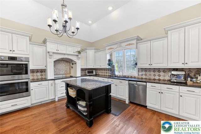 210 Sonny Drive, Bushkill Twp, PA 18091