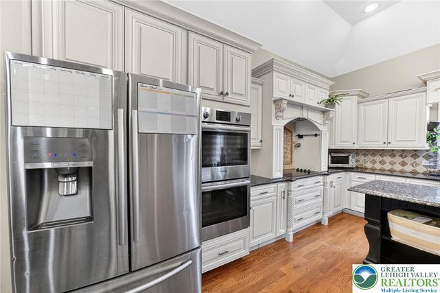 210 Sonny Drive, Bushkill Twp, PA 18091