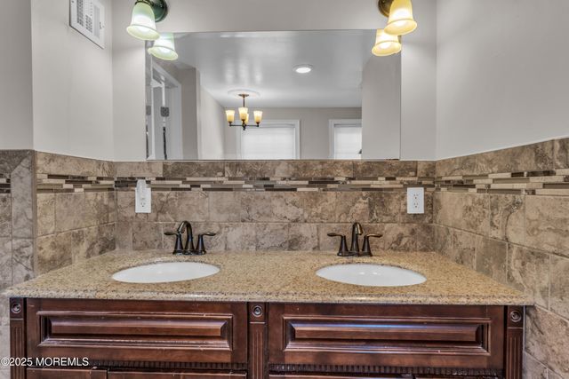 33 Sand Creek Lane, Toms River, NJ 08753