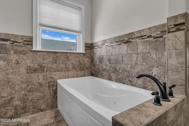 33 Sand Creek Lane, Toms River, NJ 08753