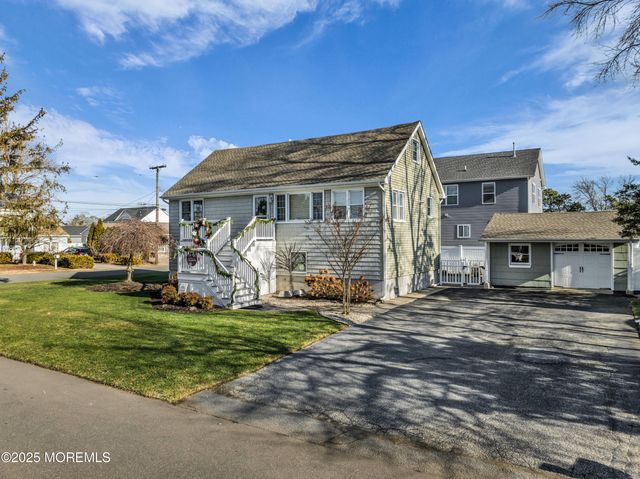 33 Sand Creek Lane, Toms River, NJ 08753