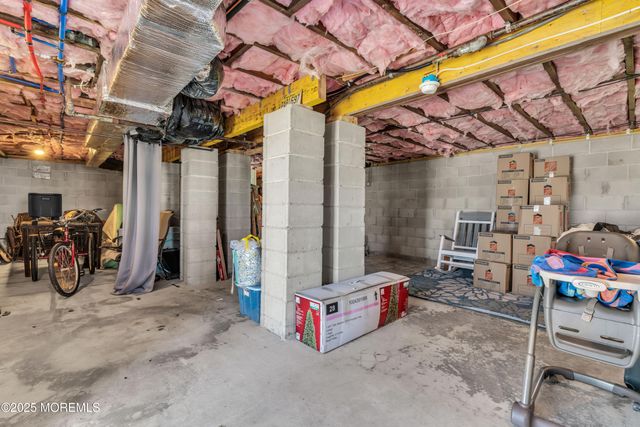 33 Sand Creek Lane, Toms River, NJ 08753