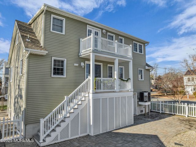 33 Sand Creek Lane, Toms River, NJ 08753