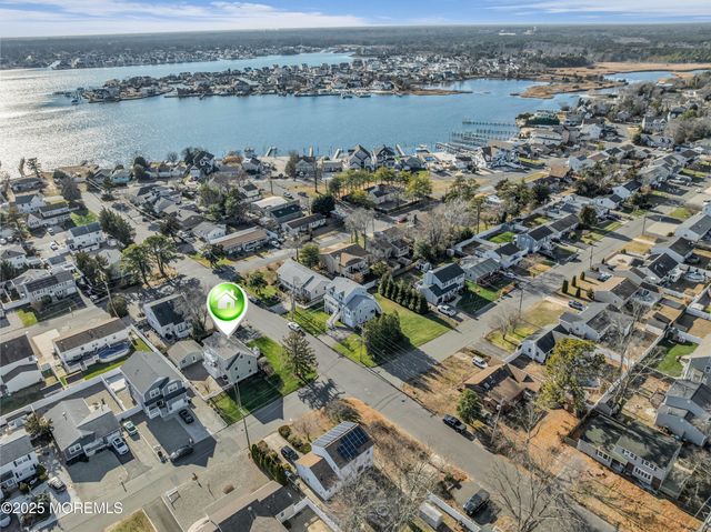 33 Sand Creek Lane, Toms River, NJ 08753