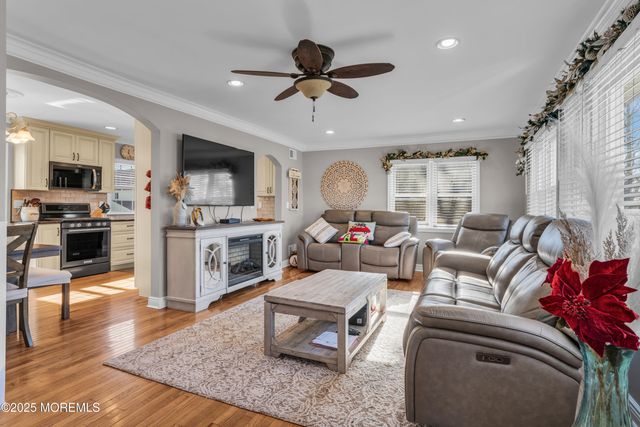 33 Sand Creek Lane, Toms River, NJ 08753