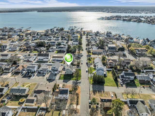 33 Sand Creek Lane, Toms River, NJ 08753