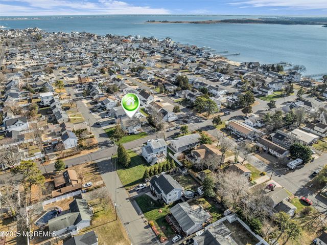 33 Sand Creek Lane, Toms River, NJ 08753