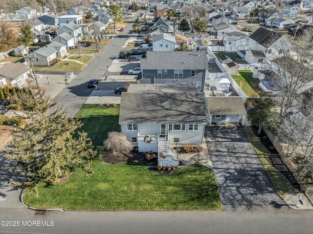 33 Sand Creek Lane, Toms River, NJ 08753