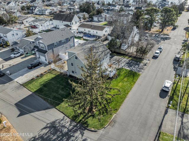 33 Sand Creek Lane, Toms River, NJ 08753