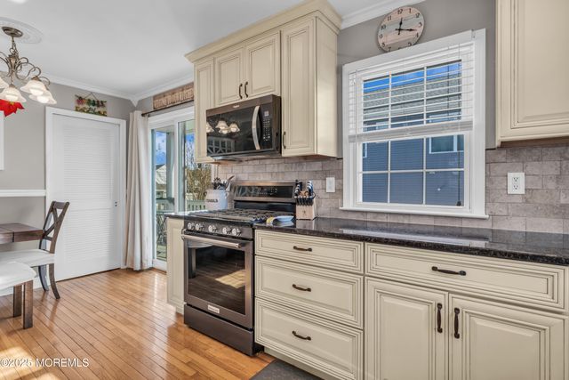 33 Sand Creek Lane, Toms River, NJ 08753