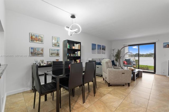 10005 S Winding Lake Rd 106, Sunrise, FL 33351