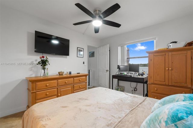 10005 S Winding Lake Rd 106, Sunrise, FL 33351