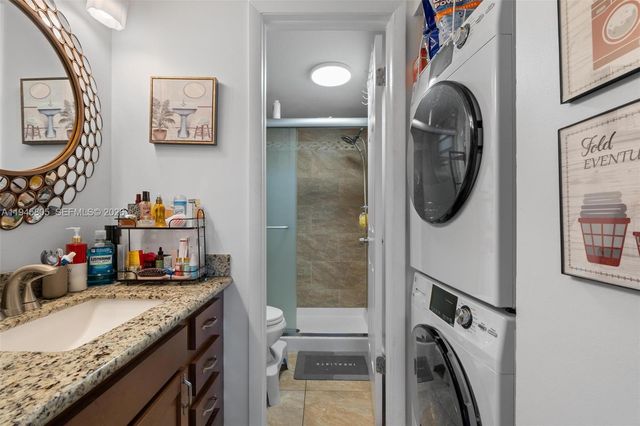 10005 S Winding Lake Rd 106, Sunrise, FL 33351