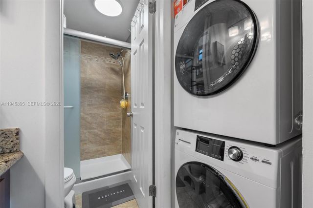 10005 S Winding Lake Rd 106, Sunrise, FL 33351