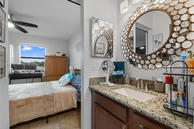 10005 S Winding Lake Rd 106, Sunrise, FL 33351