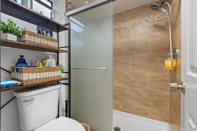 10005 S Winding Lake Rd 106, Sunrise, FL 33351