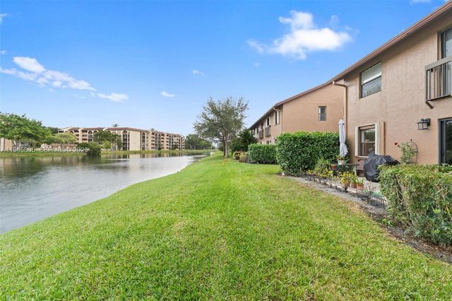 10005 S Winding Lake Rd 106, Sunrise, FL 33351