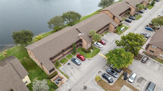 10005 S Winding Lake Rd 106, Sunrise, FL 33351