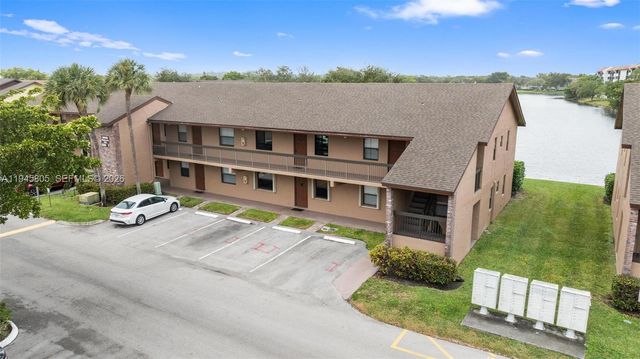 10005 S Winding Lake Rd 106, Sunrise, FL 33351