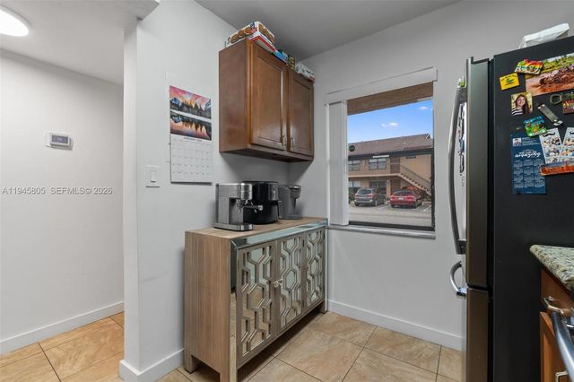 10005 S Winding Lake Rd 106, Sunrise, FL 33351