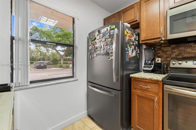 10005 S Winding Lake Rd 106, Sunrise, FL 33351