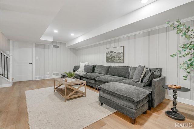 3611 Forest Dale Drive, St Louis, MO 63125