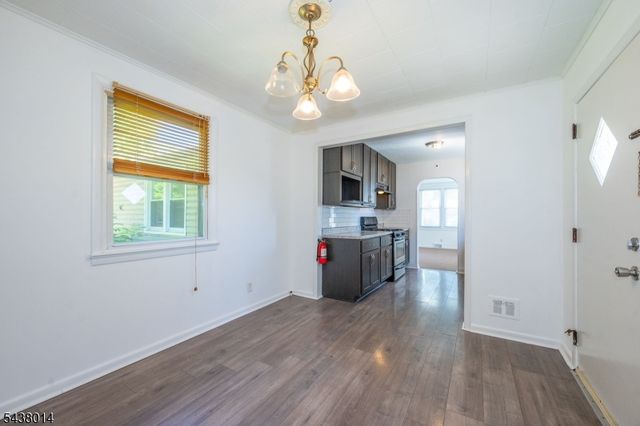 67 Stuyvesant Court, Clifton City, NJ 07013