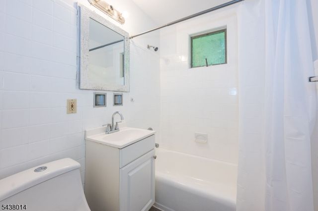 67 Stuyvesant Court, Clifton City, NJ 07013