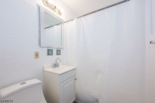 67 Stuyvesant Court, Clifton City, NJ 07013