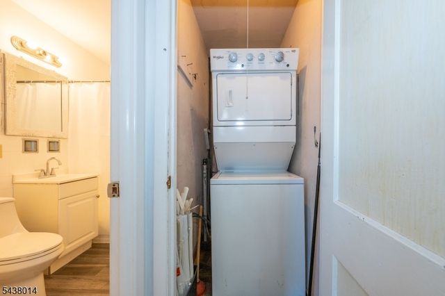 67 Stuyvesant Court, Clifton City, NJ 07013