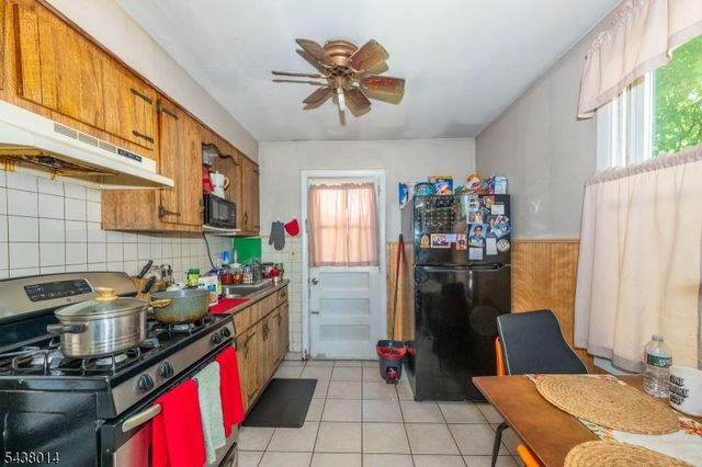 67 Stuyvesant Court, Clifton City, NJ 07013