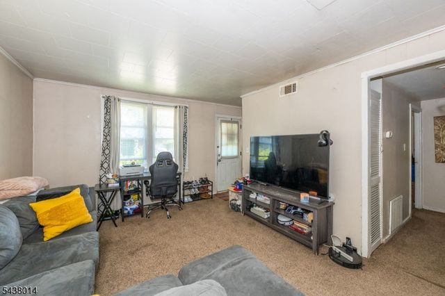 67 Stuyvesant Court, Clifton City, NJ 07013