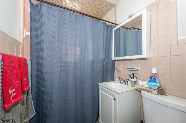 67 Stuyvesant Court, Clifton City, NJ 07013