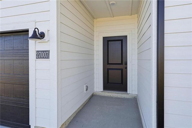 20518 Newcastle Street, Spring Hill, KS 66083