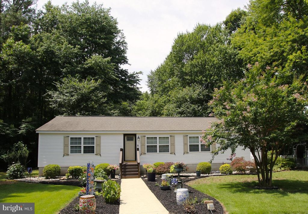 2545 HUNTING QUARTER RD, Houston, DE 19954