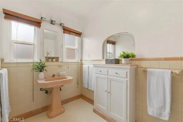 2692 San Francisco Avenue, Long Beach, CA 90806