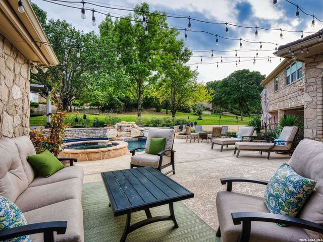 5 Westminster Ct, San Antonio, TX 78257