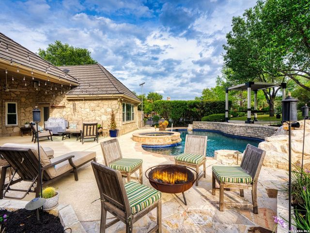 5 Westminster Ct, San Antonio, TX 78257