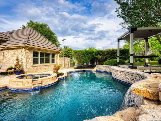 5 Westminster Ct, San Antonio, TX 78257