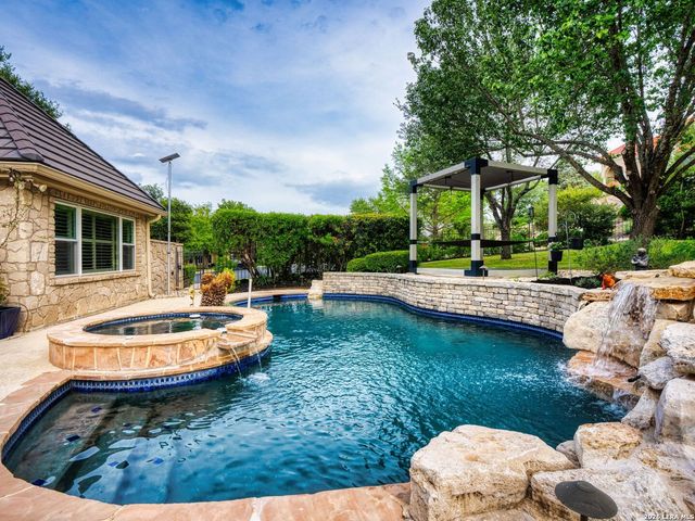 5 Westminster Ct, San Antonio, TX 78257