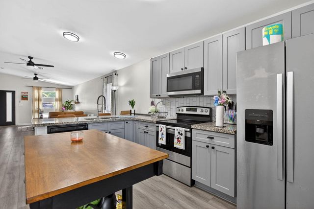 700 NW 17th Terrace, Pompano Beach, FL 33069