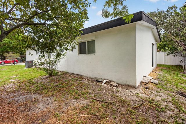 700 NW 17th Terrace, Pompano Beach, FL 33069