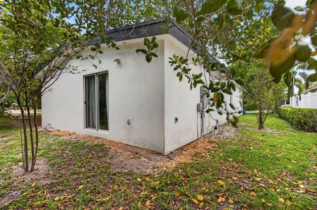 700 NW 17th Terrace, Pompano Beach, FL 33069