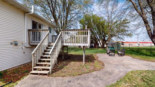 101 9th Avenue NE, Dodge Center, MN 55927